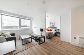 Modern and Bright Studio in Central East Grinstead